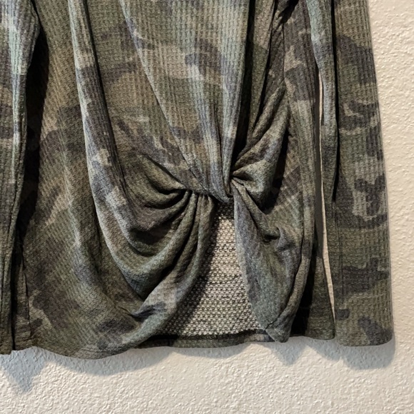 Camo pink Lily long sleeve shirt size small - Picture 2 of 3